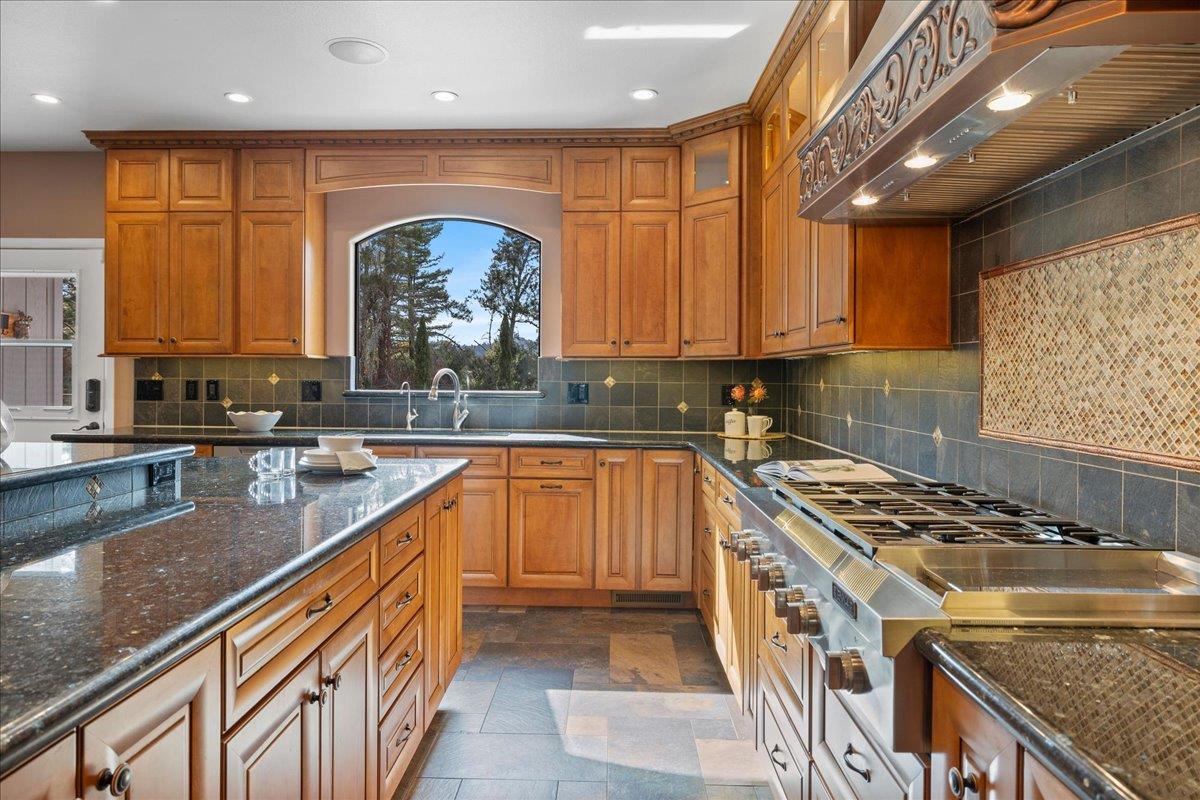 Detail Gallery Image 21 of 84 For 23435 Summit Rd, Los Gatos,  CA 95033 - 5 Beds | 3/1 Baths