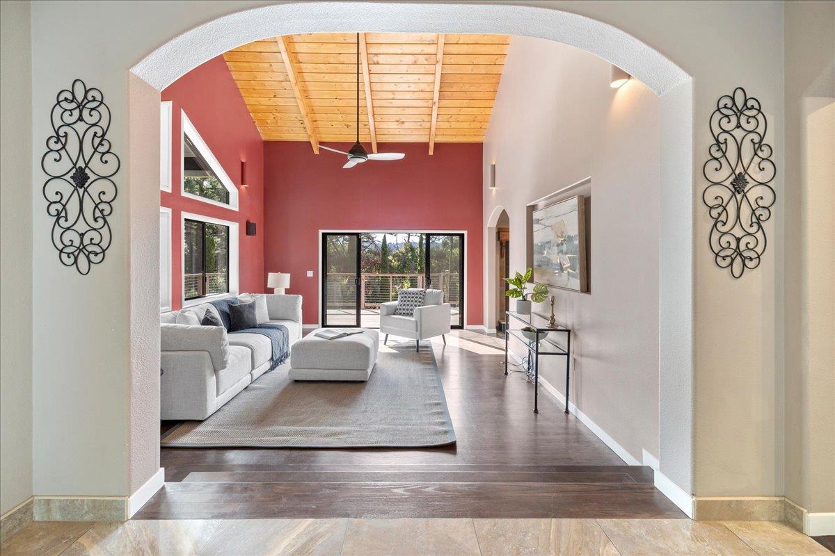Detail Gallery Image 9 of 84 For 23435 Summit Rd, Los Gatos,  CA 95033 - 5 Beds | 3/1 Baths