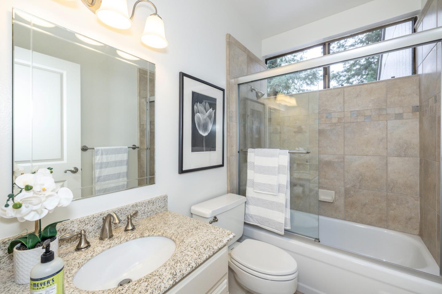 Detail Gallery Image 12 of 19 For 110 Greenmeadow Way, Palo Alto,  CA 94306 - 2 Beds | 2 Baths