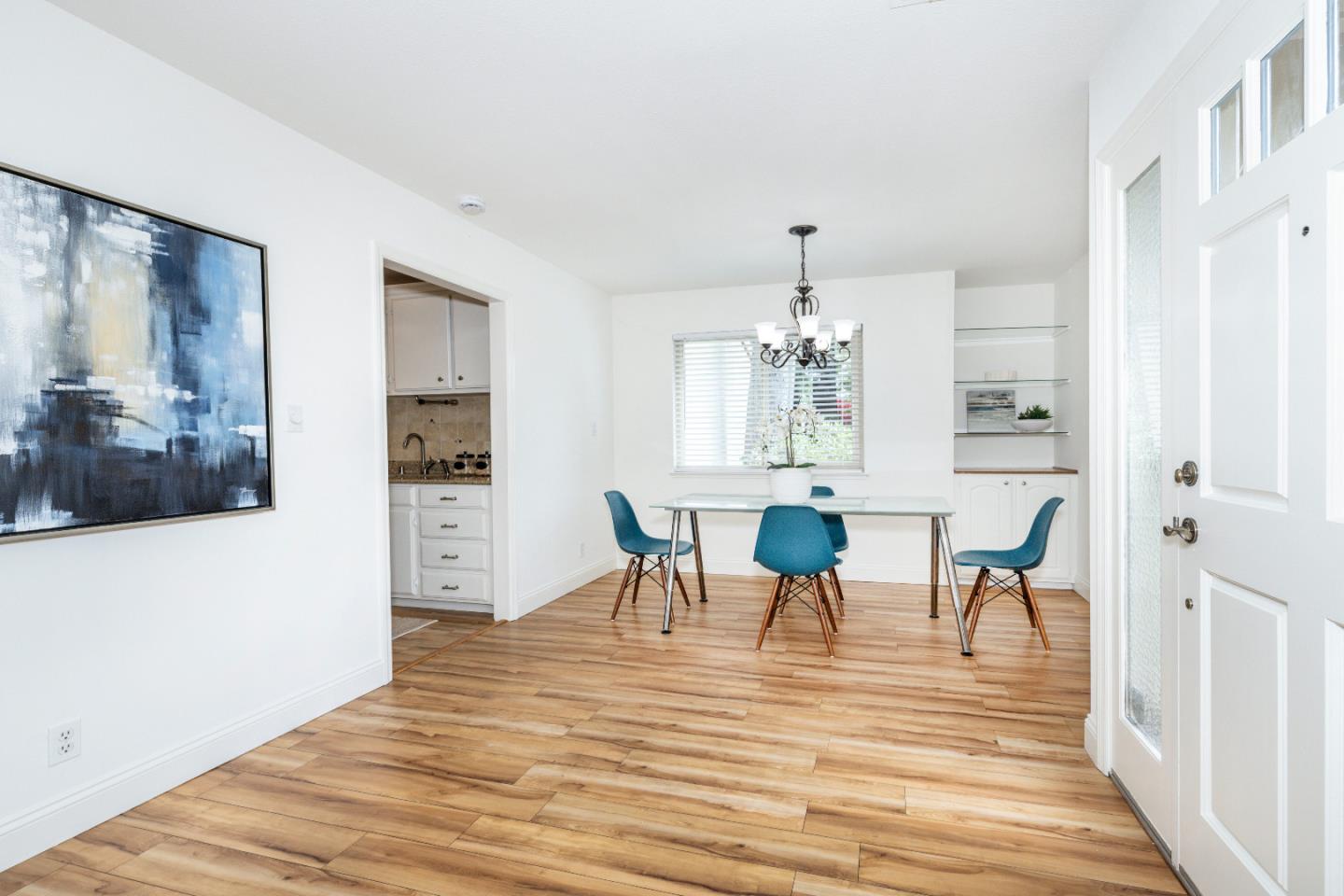 Detail Gallery Image 6 of 19 For 110 Greenmeadow Way, Palo Alto,  CA 94306 - 2 Beds | 2 Baths