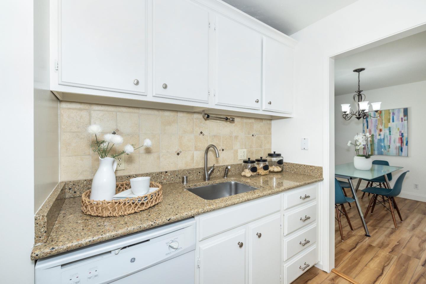 Detail Gallery Image 9 of 19 For 110 Greenmeadow Way, Palo Alto,  CA 94306 - 2 Beds | 2 Baths