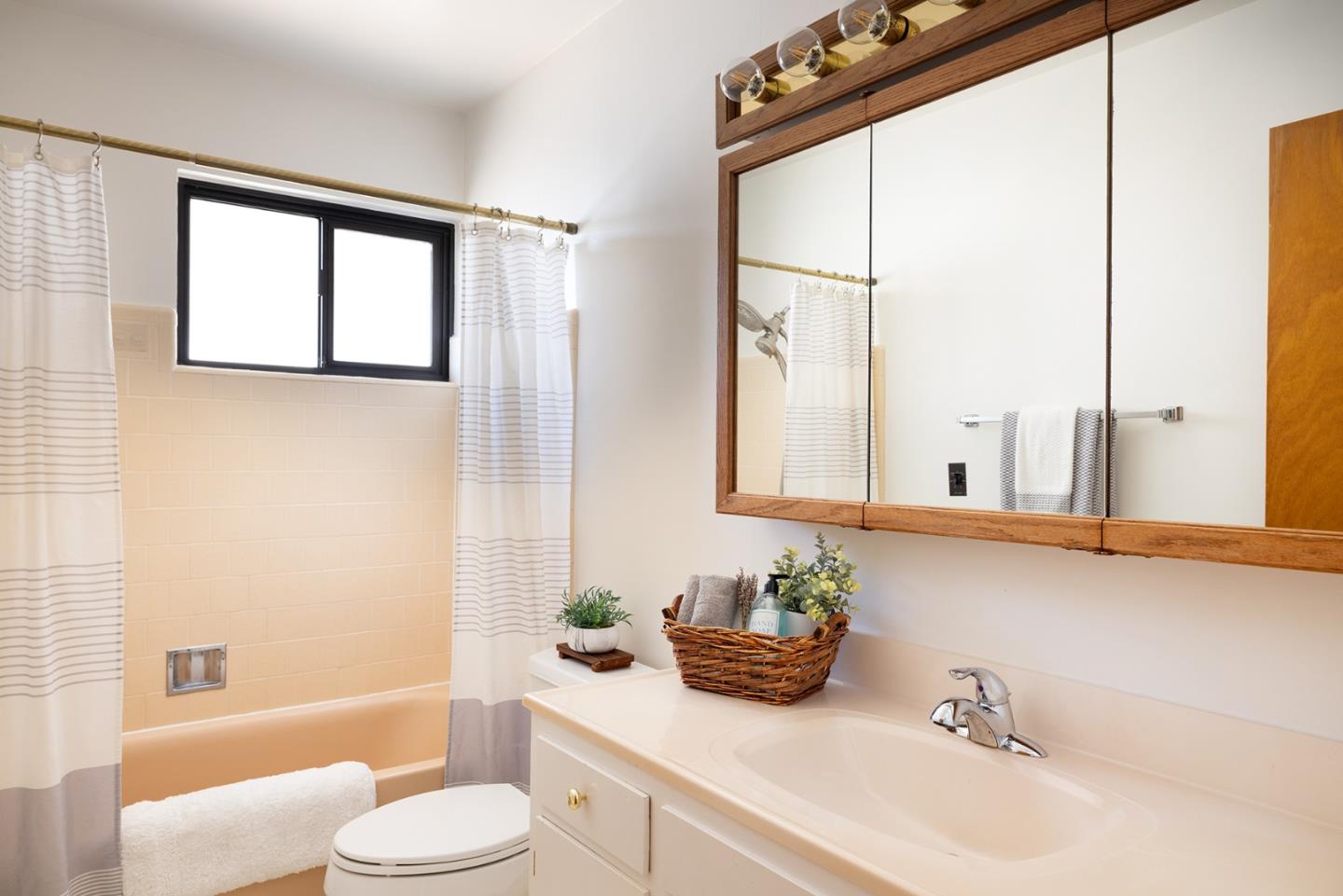 Detail Gallery Image 19 of 25 For 2161 Trapani Cir, Monterey,  CA 93940 - 4 Beds | 2 Baths
