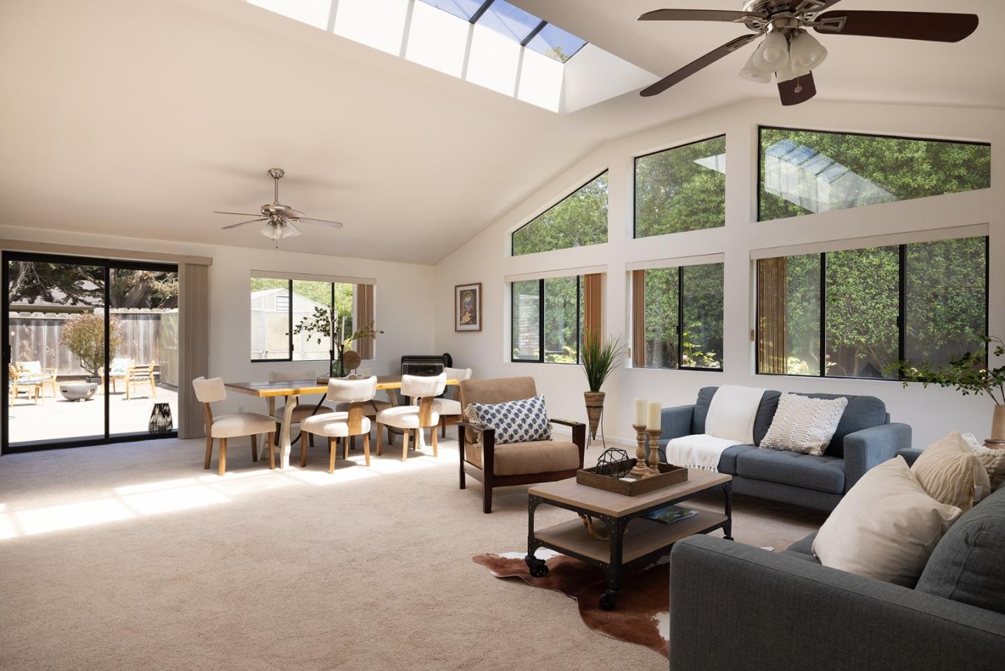 Detail Gallery Image 6 of 25 For 2161 Trapani Cir, Monterey,  CA 93940 - 4 Beds | 2 Baths