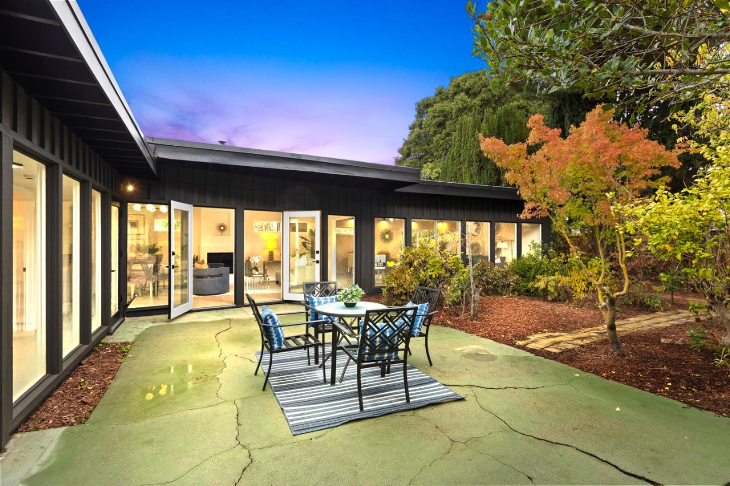 Detail Gallery Image 2 of 39 For 2396 Glen Way, East Palo Alto,  CA 94303 - 3 Beds | 1 Baths