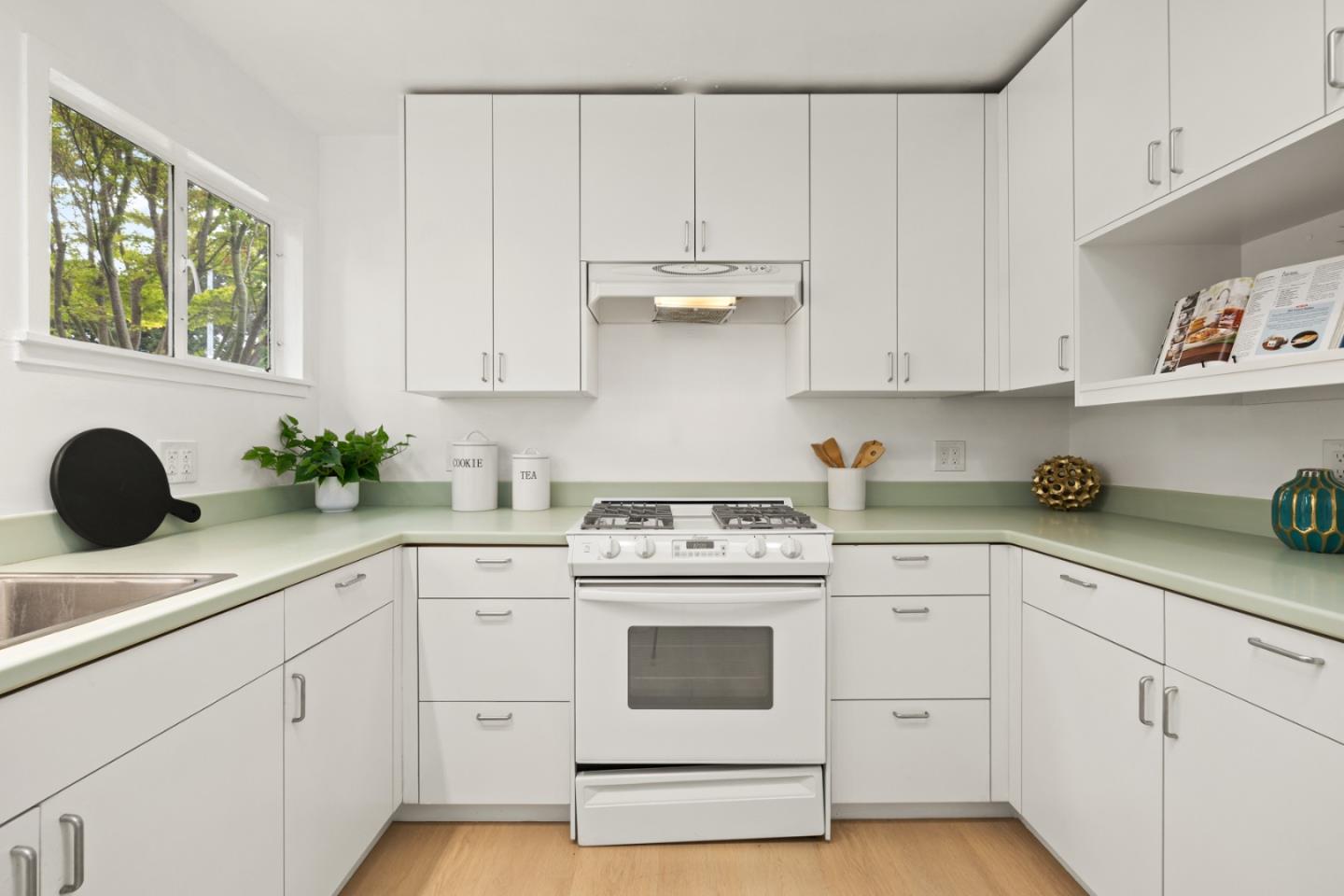 Detail Gallery Image 24 of 39 For 2396 Glen Way, East Palo Alto,  CA 94303 - 3 Beds | 1 Baths