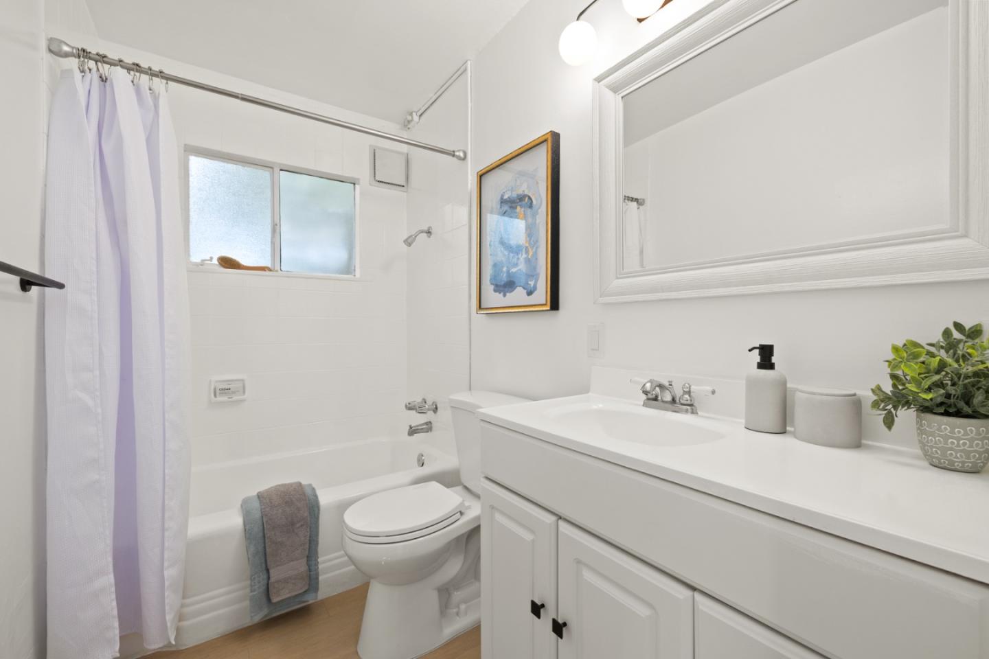 Detail Gallery Image 26 of 39 For 2396 Glen Way, East Palo Alto,  CA 94303 - 3 Beds | 1 Baths