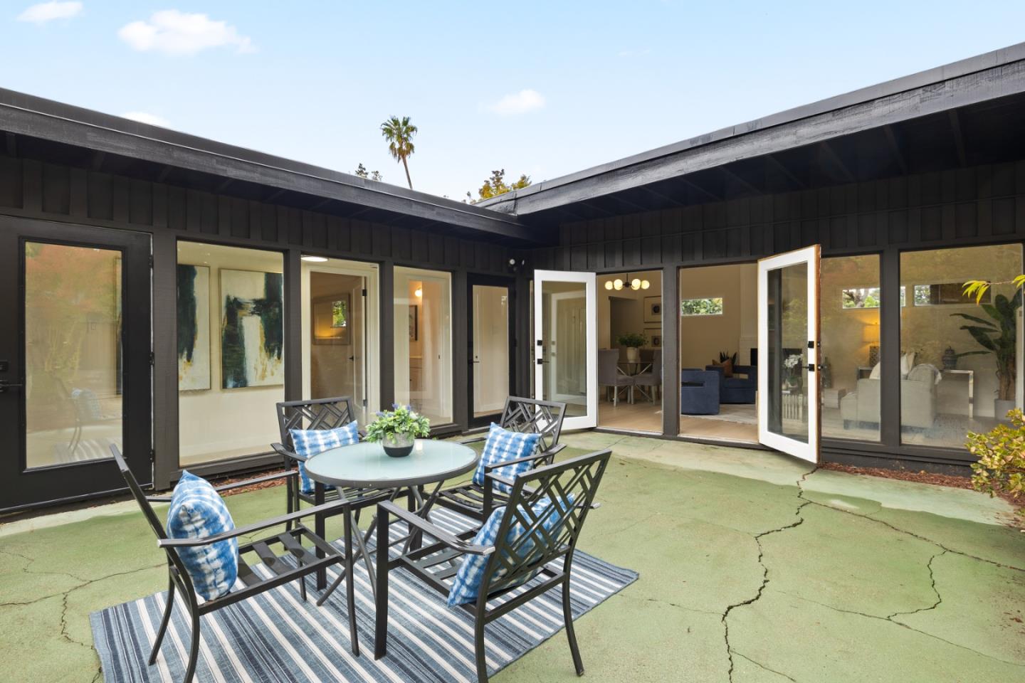 Detail Gallery Image 4 of 39 For 2396 Glen Way, East Palo Alto,  CA 94303 - 3 Beds | 1 Baths