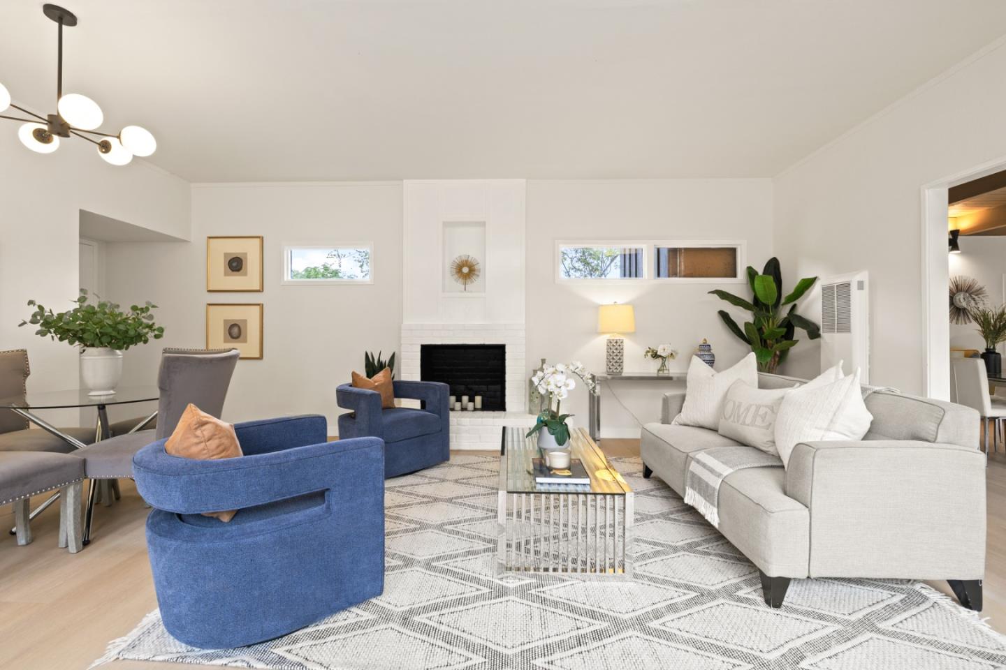Detail Gallery Image 5 of 39 For 2396 Glen Way, East Palo Alto,  CA 94303 - 3 Beds | 1 Baths