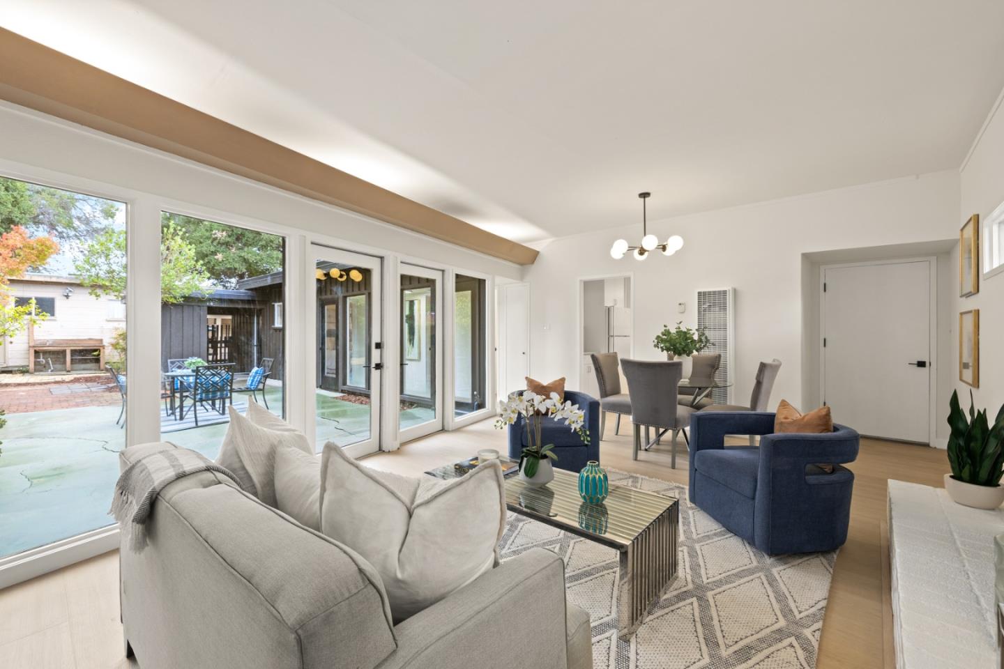 Detail Gallery Image 7 of 39 For 2396 Glen Way, East Palo Alto,  CA 94303 - 3 Beds | 1 Baths