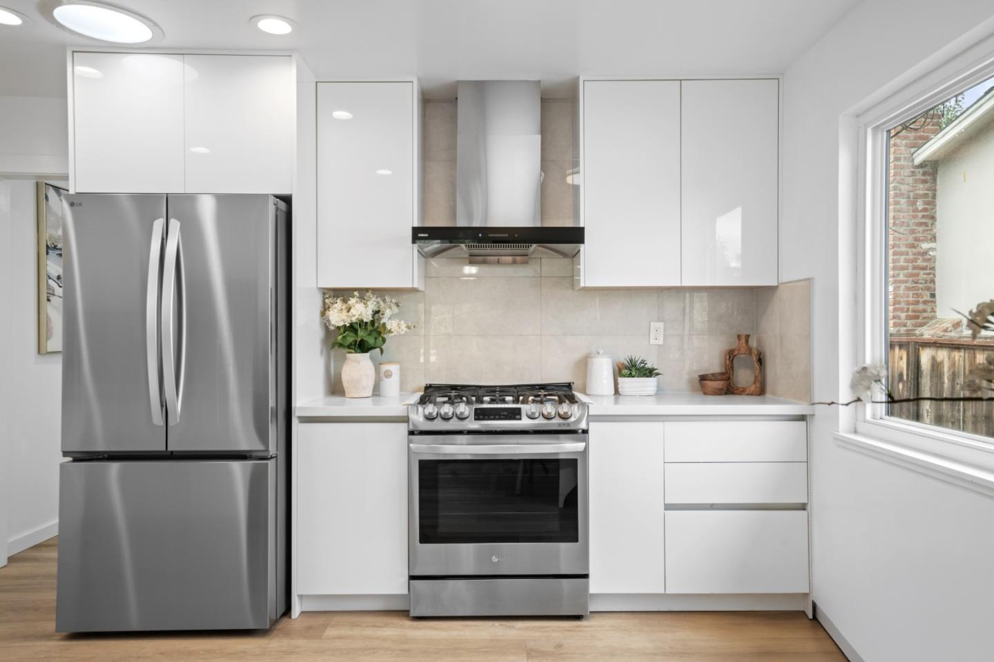 Detail Gallery Image 5 of 40 For 857 Peach Ave, Sunnyvale,  CA 94087 - 3 Beds | 2 Baths