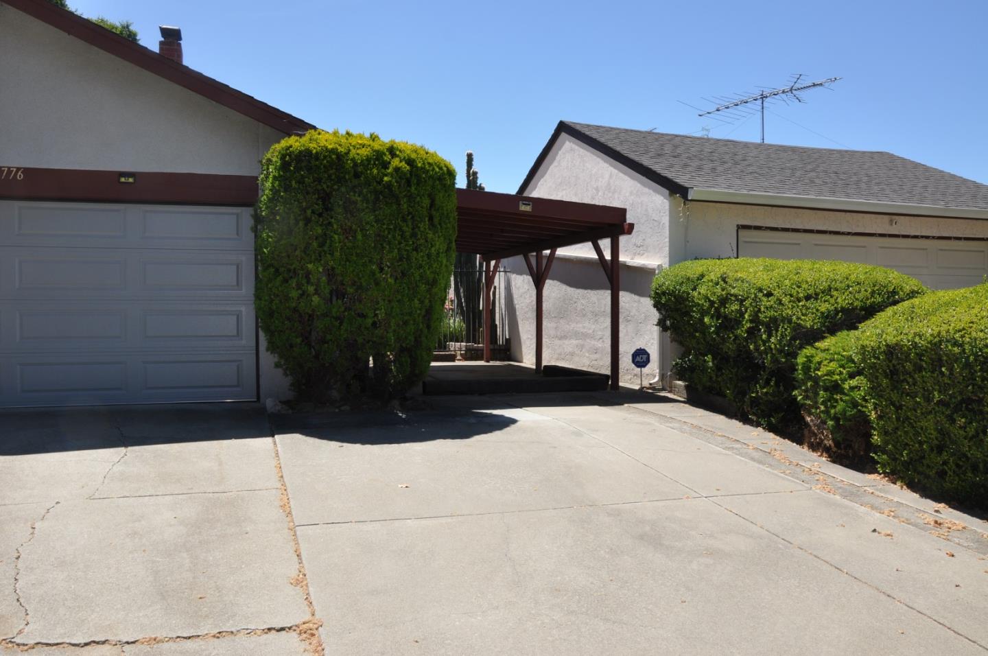 Detail Gallery Image 2 of 16 For 1776 Loch Ness, San Jose,  CA 95121 - 4 Beds | 2 Baths