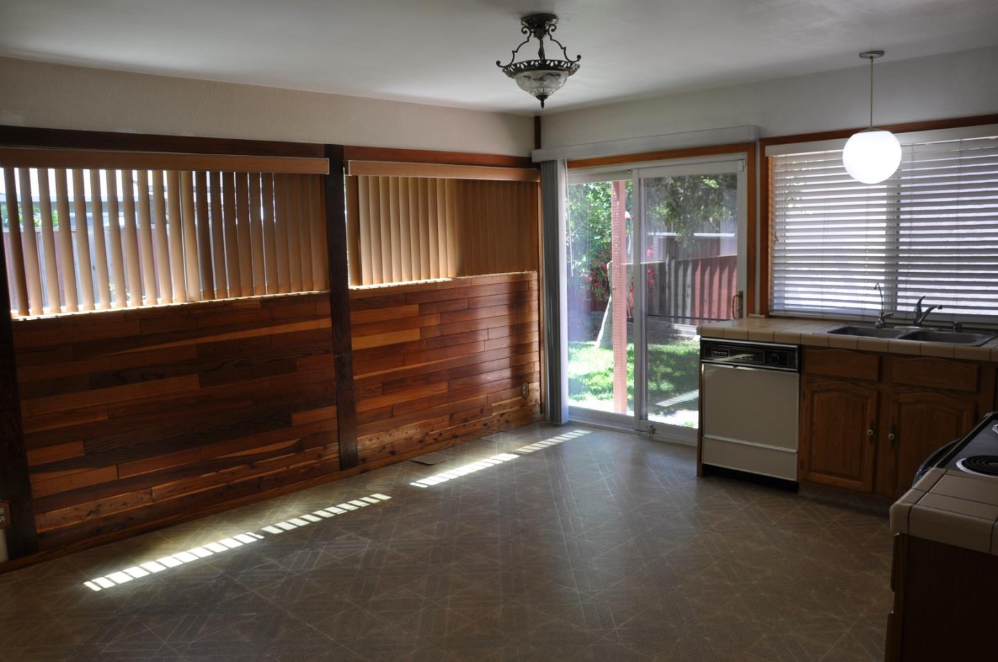 Detail Gallery Image 5 of 16 For 1776 Loch Ness, San Jose,  CA 95121 - 4 Beds | 2 Baths