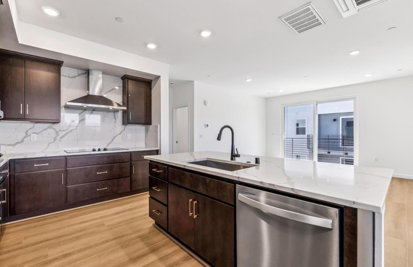 Detail Gallery Image 25 of 72 For 818 Redberry Way, San Jose,  CA 95117 - 3 Beds | 3 Baths