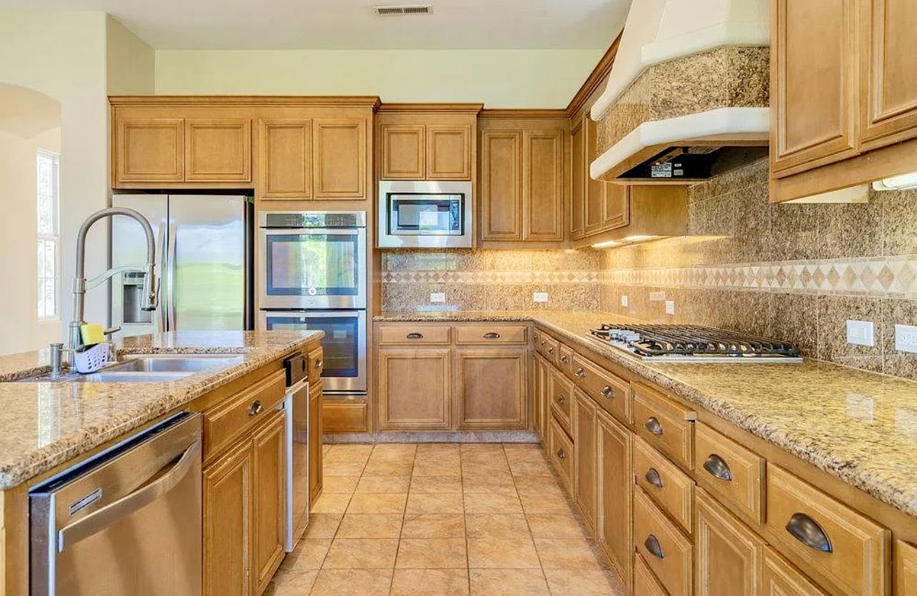 Detail Gallery Image 25 of 77 For 2520 Club Dr, Gilroy,  CA 95020 - 5 Beds | 2 Baths