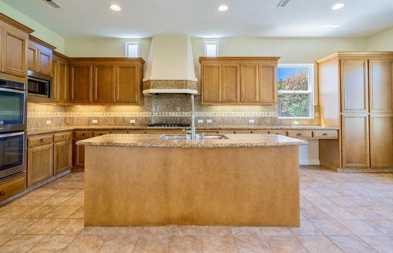 Detail Gallery Image 30 of 77 For 2520 Club Dr, Gilroy,  CA 95020 - 5 Beds | 2 Baths