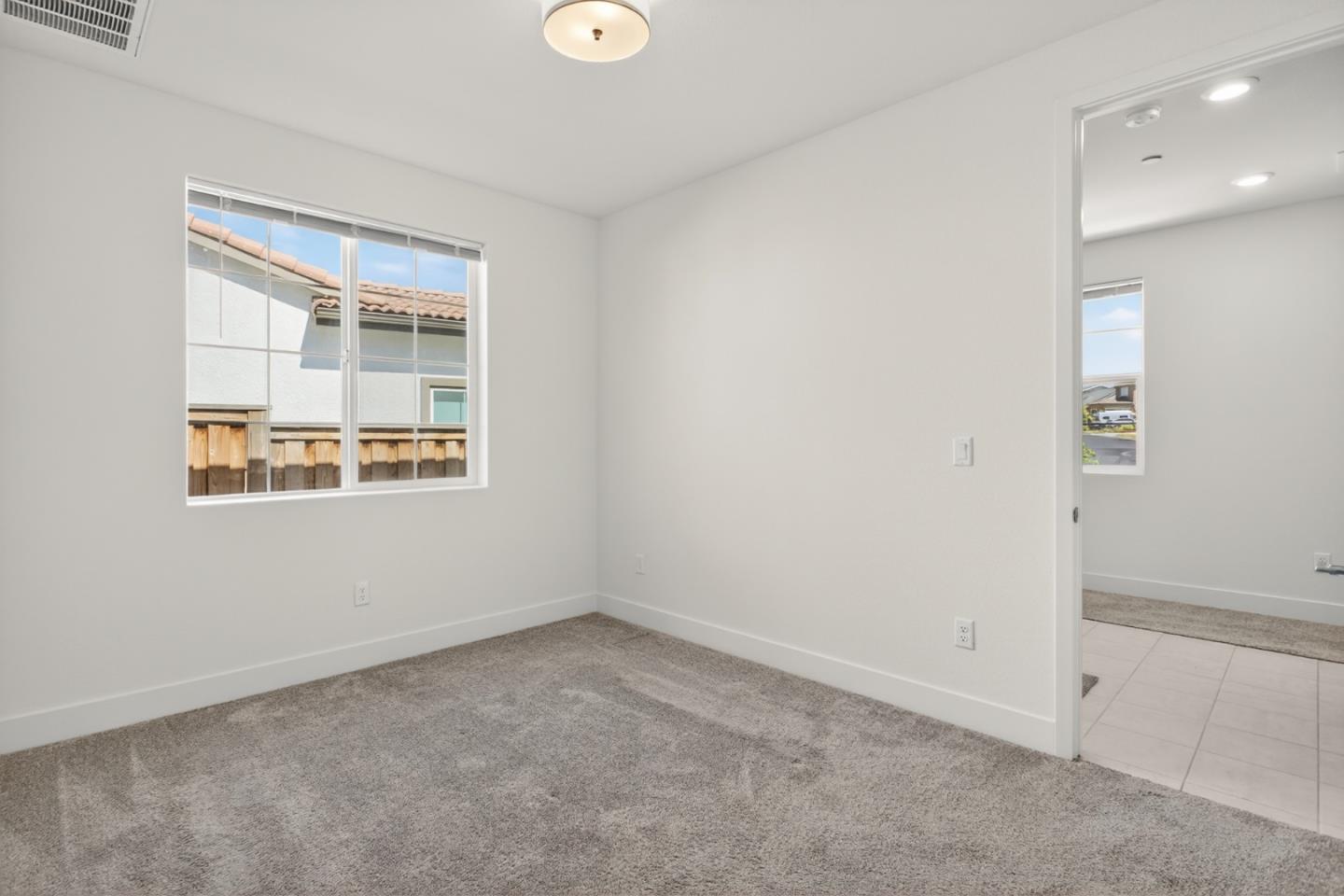 Detail Gallery Image 10 of 72 For 6640 Silverleaf Ct, Tracy,  CA 95377 - 5 Beds | 3/1 Baths