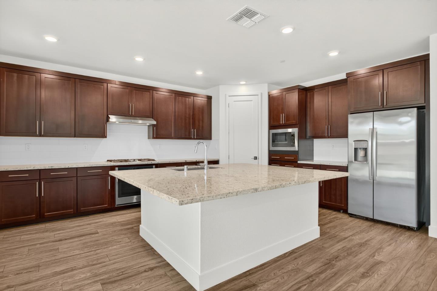 Detail Gallery Image 25 of 72 For 6640 Silverleaf Ct, Tracy,  CA 95377 - 5 Beds | 3/1 Baths
