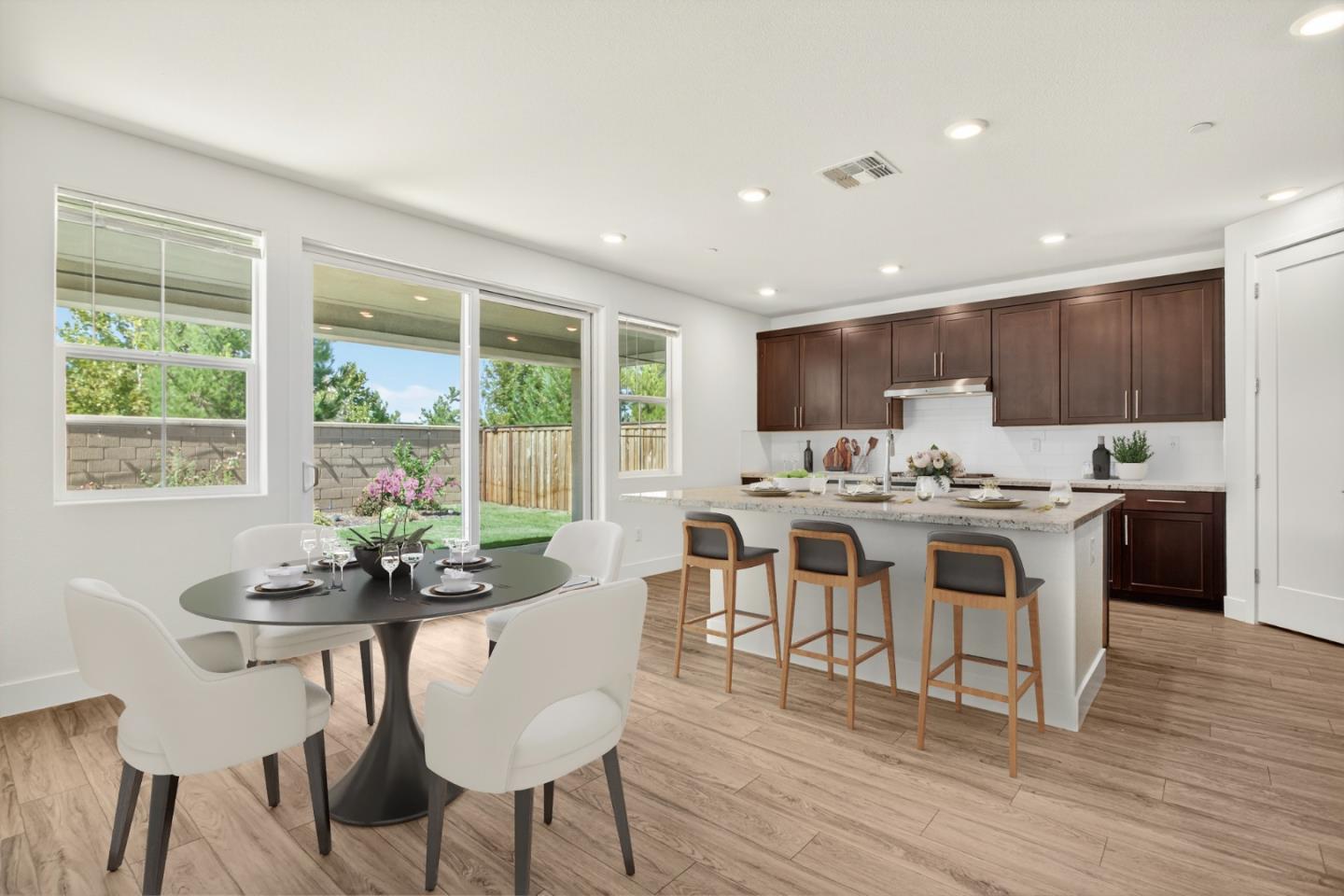 Detail Gallery Image 33 of 72 For 6640 Silverleaf Ct, Tracy,  CA 95377 - 5 Beds | 3/1 Baths