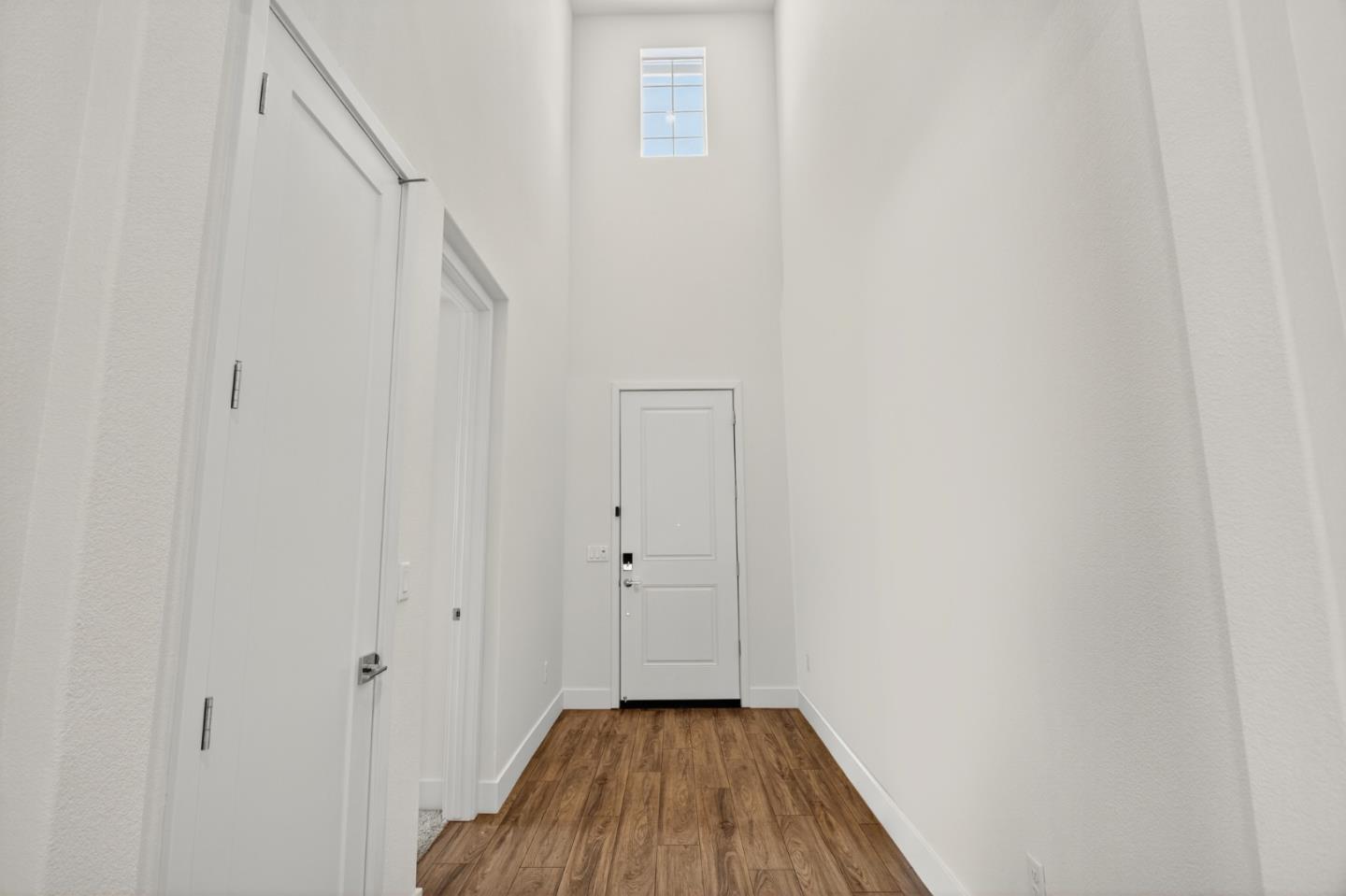 Detail Gallery Image 8 of 72 For 6640 Silverleaf Ct, Tracy,  CA 95377 - 5 Beds | 3/1 Baths