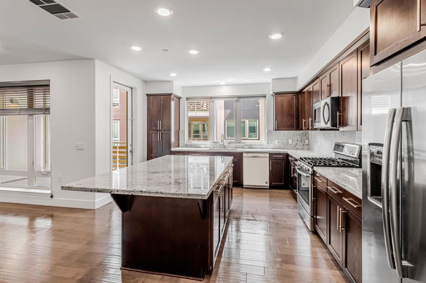 Detail Gallery Image 10 of 37 For 380 Riesling Ave #21,  Milpitas,  CA 95035 - 3 Beds | 2/1 Baths