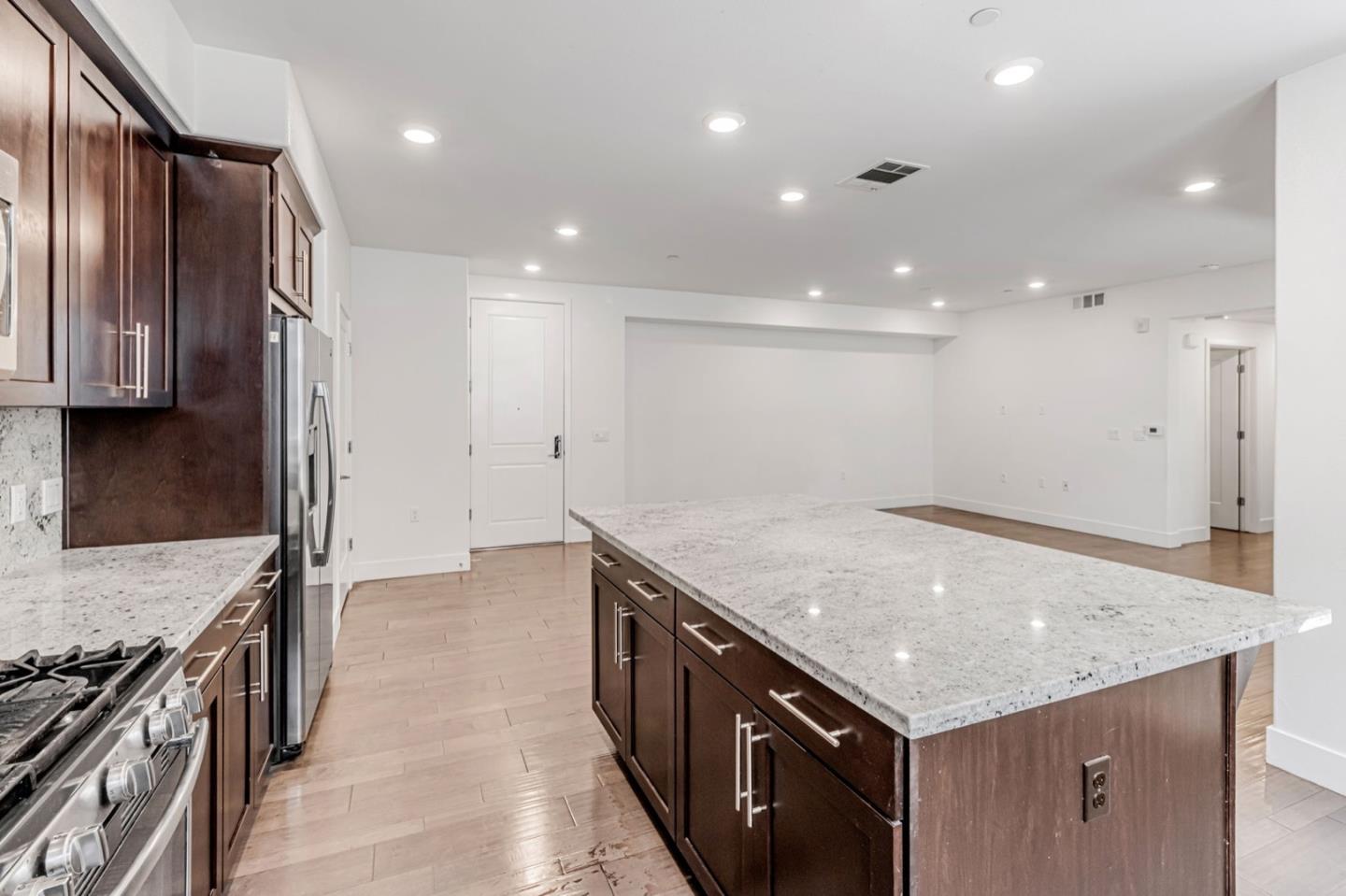 Detail Gallery Image 12 of 37 For 380 Riesling Ave #21,  Milpitas,  CA 95035 - 3 Beds | 2/1 Baths