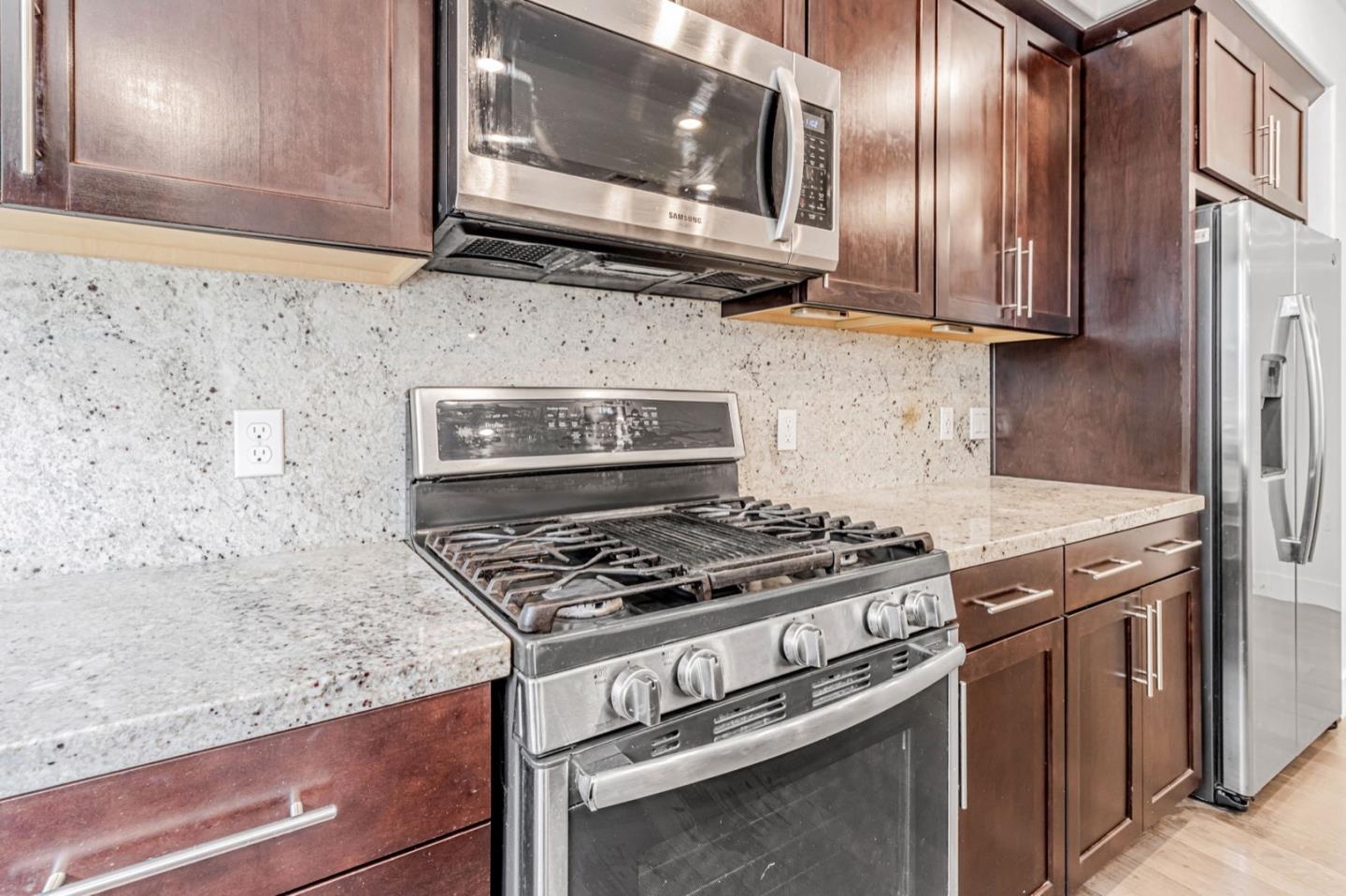 Detail Gallery Image 14 of 37 For 380 Riesling Ave #21,  Milpitas,  CA 95035 - 3 Beds | 2/1 Baths