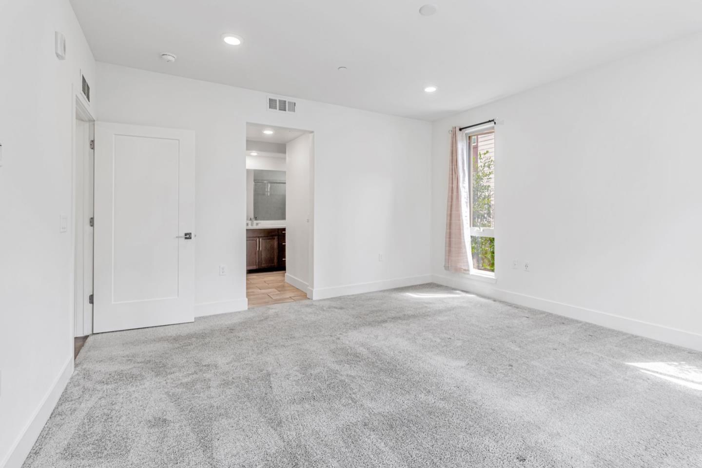 Detail Gallery Image 16 of 37 For 380 Riesling Ave #21,  Milpitas,  CA 95035 - 3 Beds | 2/1 Baths