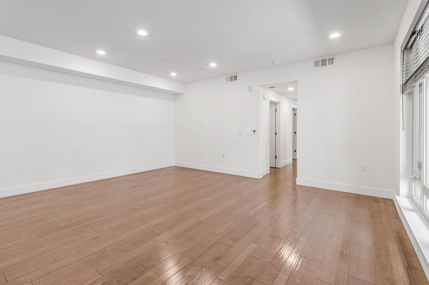 Detail Gallery Image 3 of 37 For 380 Riesling Ave #21,  Milpitas,  CA 95035 - 3 Beds | 2/1 Baths