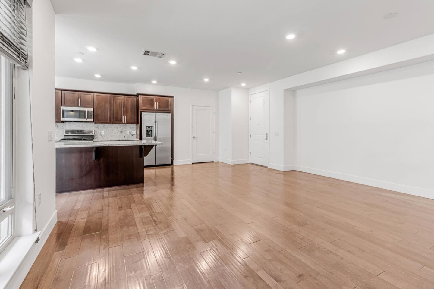 Detail Gallery Image 7 of 37 For 380 Riesling Ave #21,  Milpitas,  CA 95035 - 3 Beds | 2/1 Baths