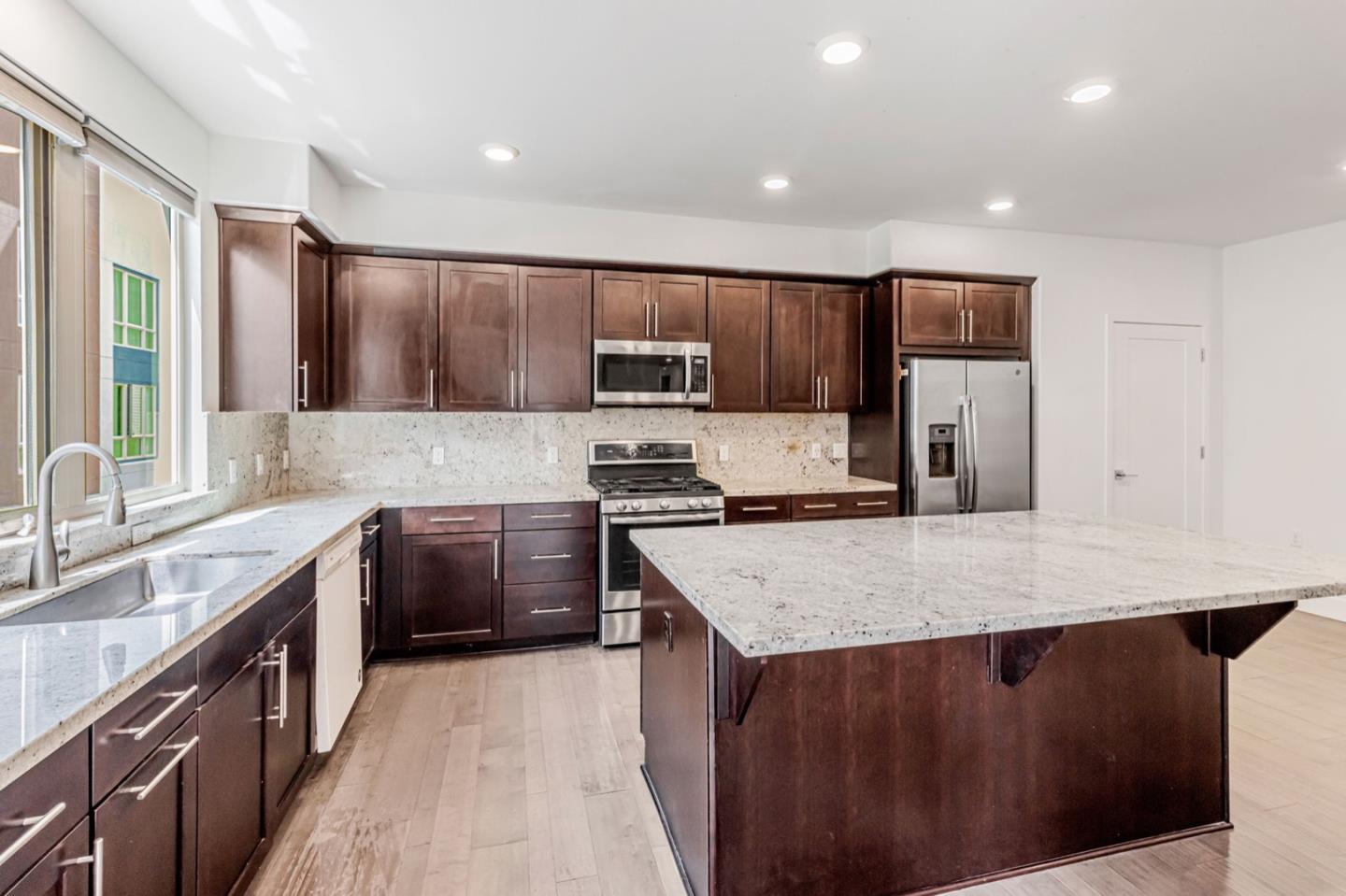 Detail Gallery Image 8 of 37 For 380 Riesling Ave #21,  Milpitas,  CA 95035 - 3 Beds | 2/1 Baths