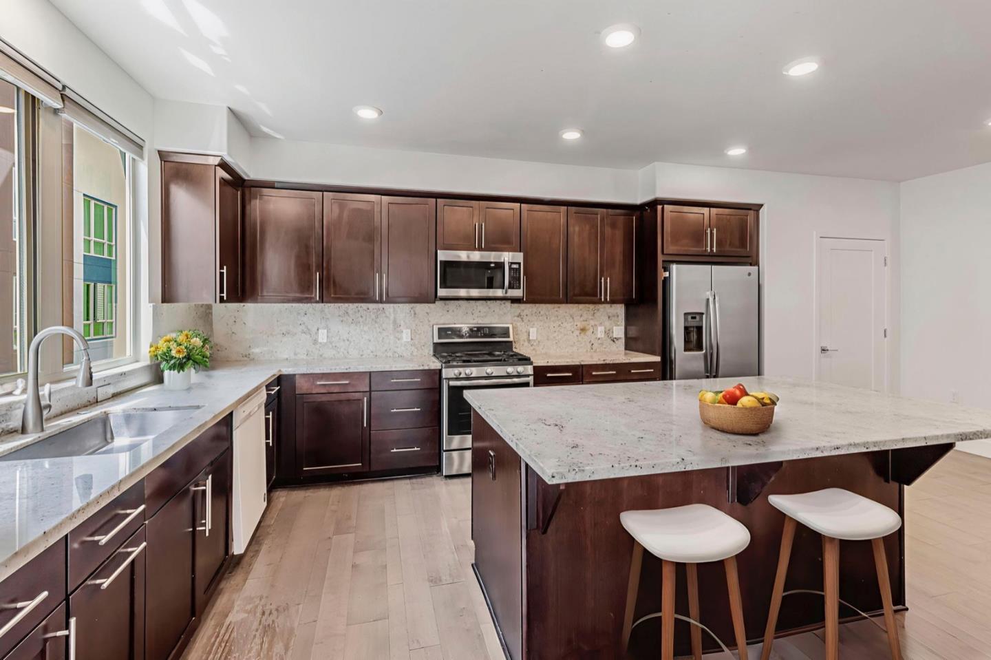 Detail Gallery Image 9 of 37 For 380 Riesling Ave #21,  Milpitas,  CA 95035 - 3 Beds | 2/1 Baths