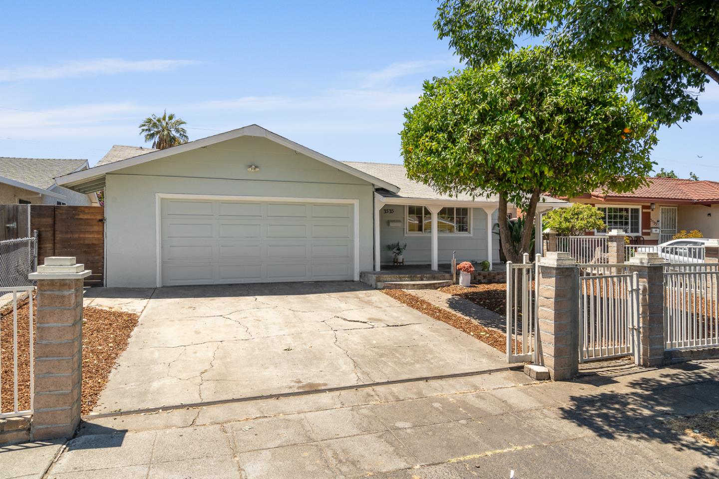 Detail Gallery Image 2 of 33 For 3535 Pitcairn Way, San Jose,  CA 95111 - 4 Beds | 2 Baths