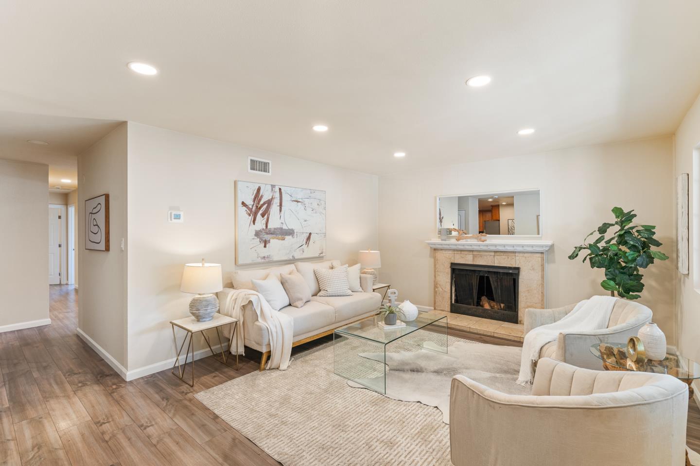 Detail Gallery Image 4 of 33 For 3535 Pitcairn Way, San Jose,  CA 95111 - 4 Beds | 2 Baths