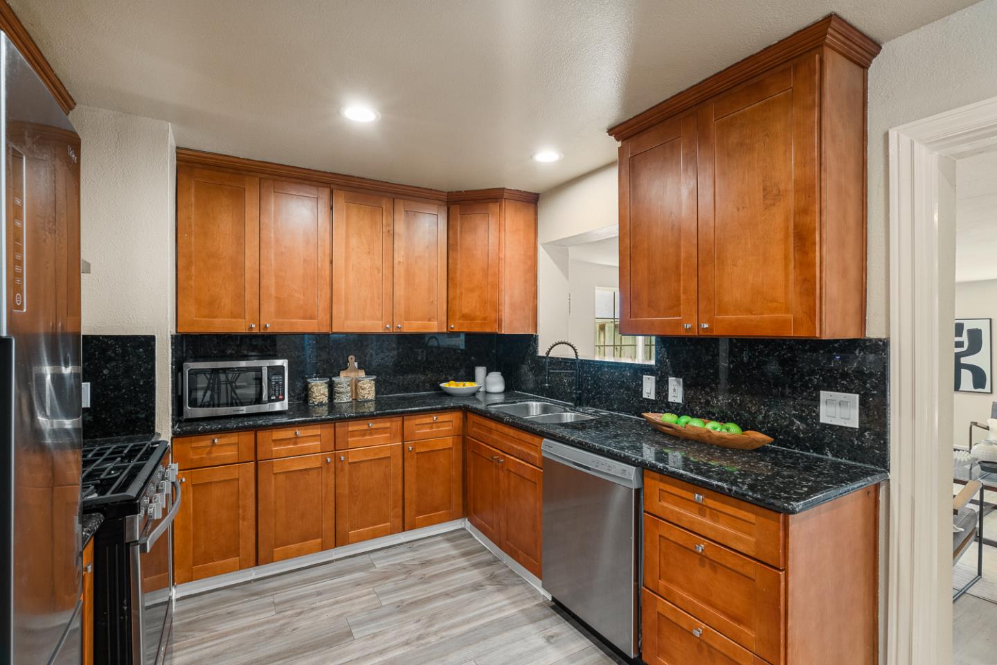 Detail Gallery Image 8 of 33 For 3535 Pitcairn Way, San Jose,  CA 95111 - 4 Beds | 2 Baths