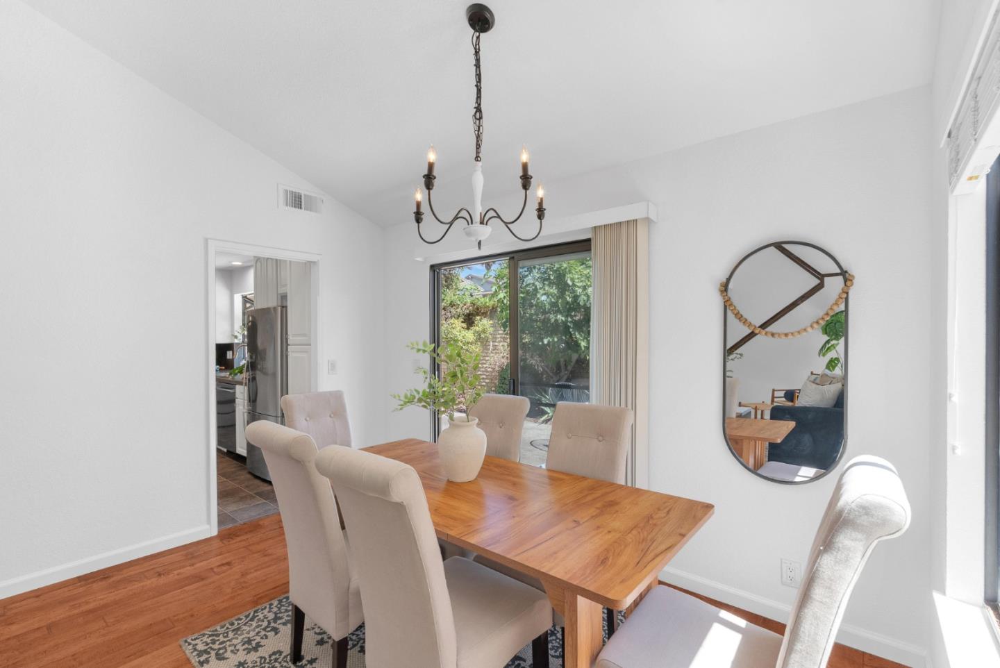 Detail Gallery Image 11 of 49 For 6031 Peppertree Ct, Newark,  CA 94560 - 4 Beds | 2/1 Baths