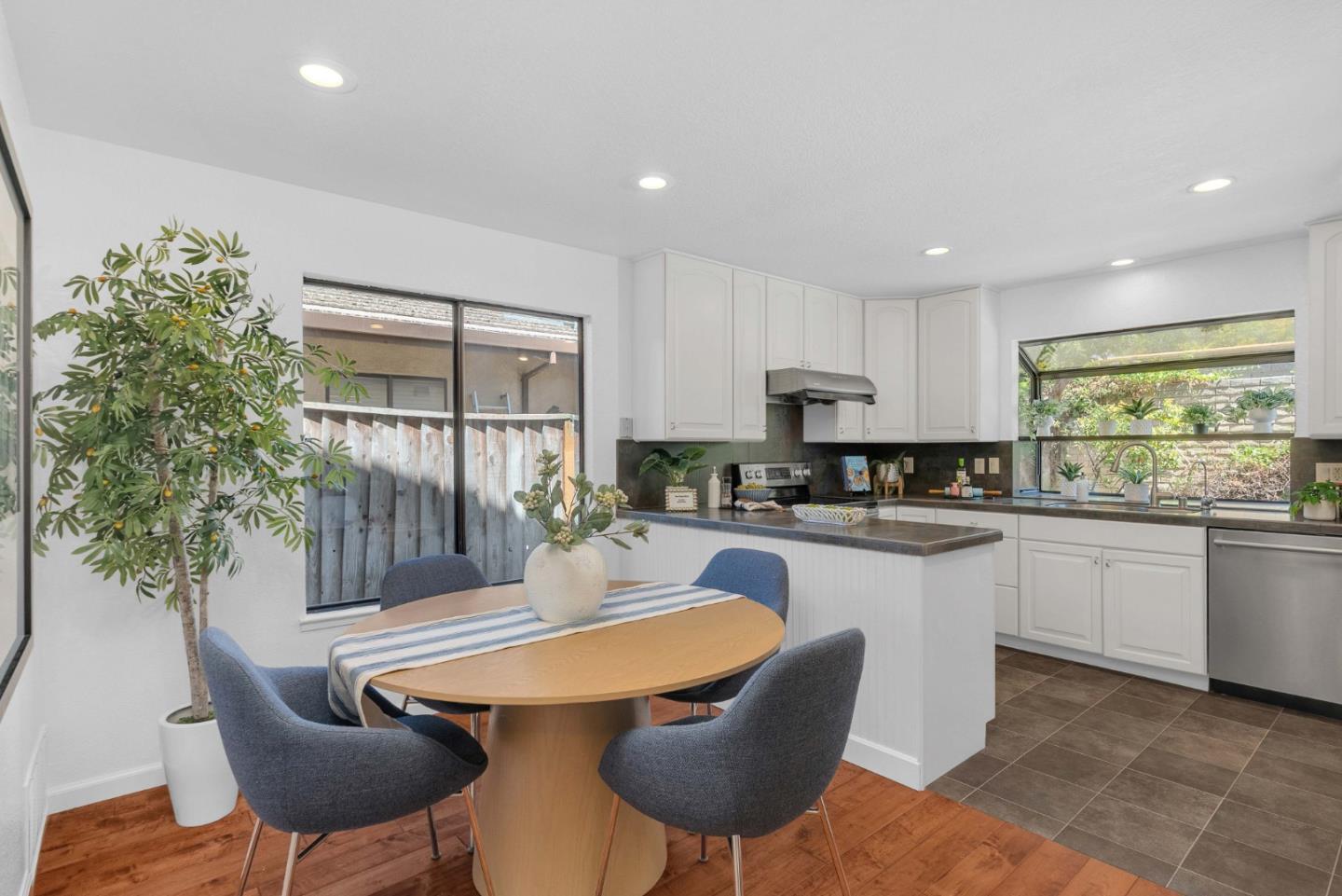 Detail Gallery Image 16 of 49 For 6031 Peppertree Ct, Newark,  CA 94560 - 4 Beds | 2/1 Baths