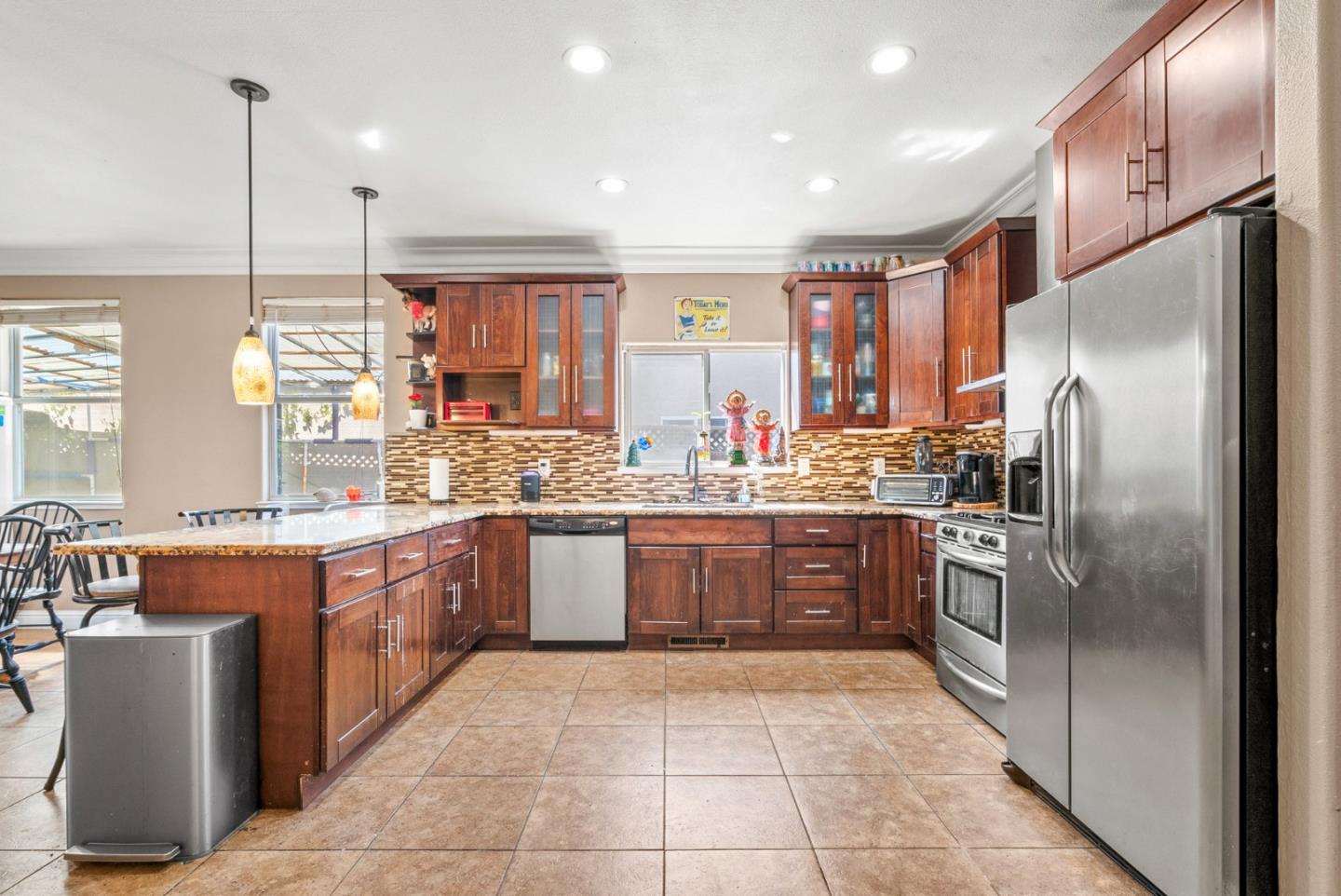 Detail Gallery Image 13 of 41 For 921 Steinbeck Dr, Hollister,  CA 95023 - 4 Beds | 2 Baths
