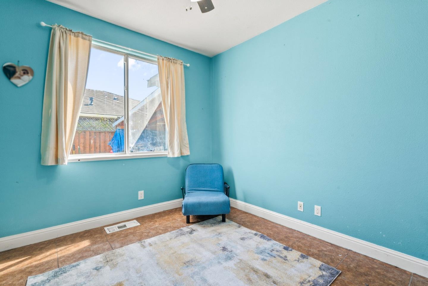 Detail Gallery Image 17 of 41 For 921 Steinbeck Dr, Hollister,  CA 95023 - 4 Beds | 2 Baths