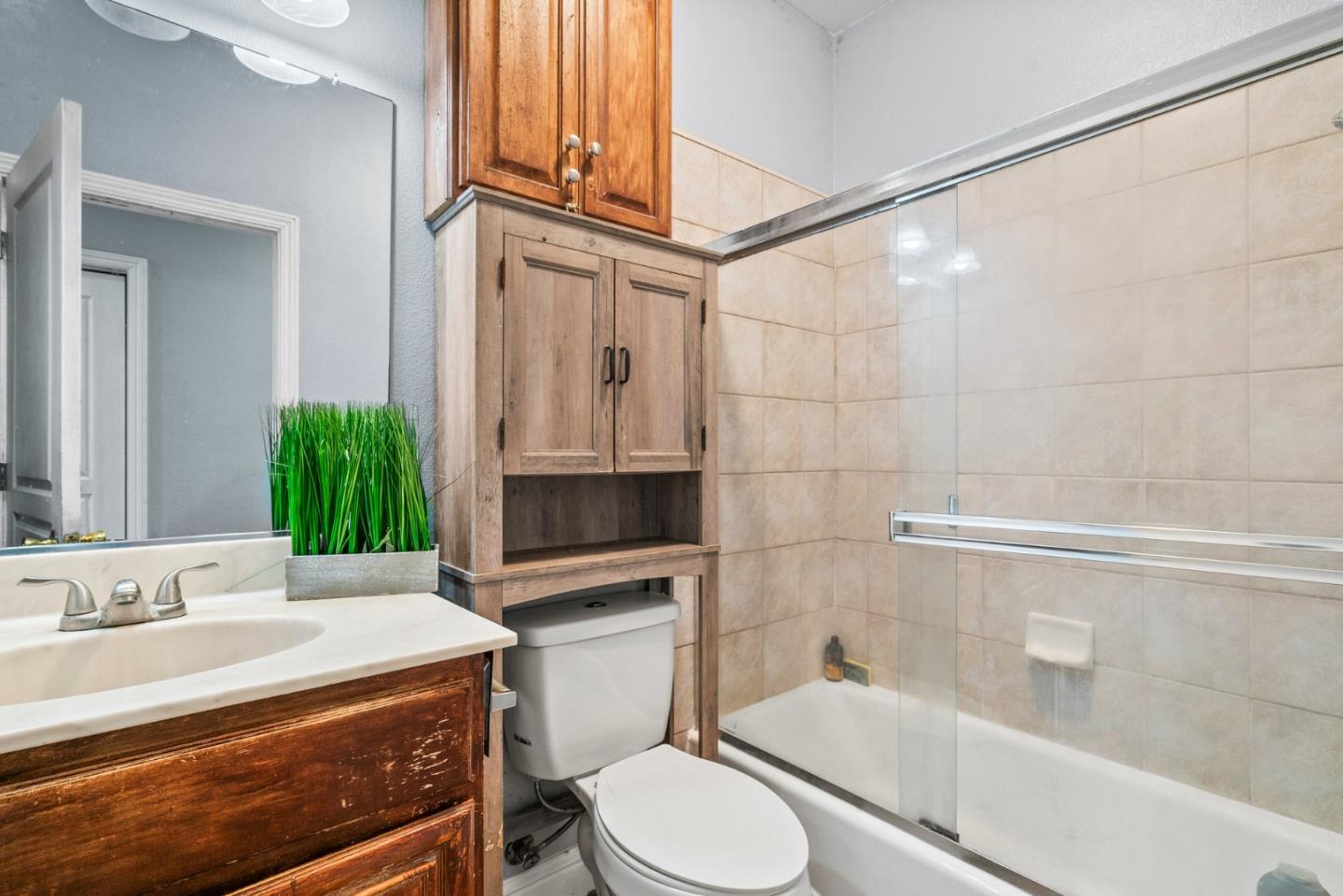 Detail Gallery Image 19 of 41 For 921 Steinbeck Dr, Hollister,  CA 95023 - 4 Beds | 2 Baths