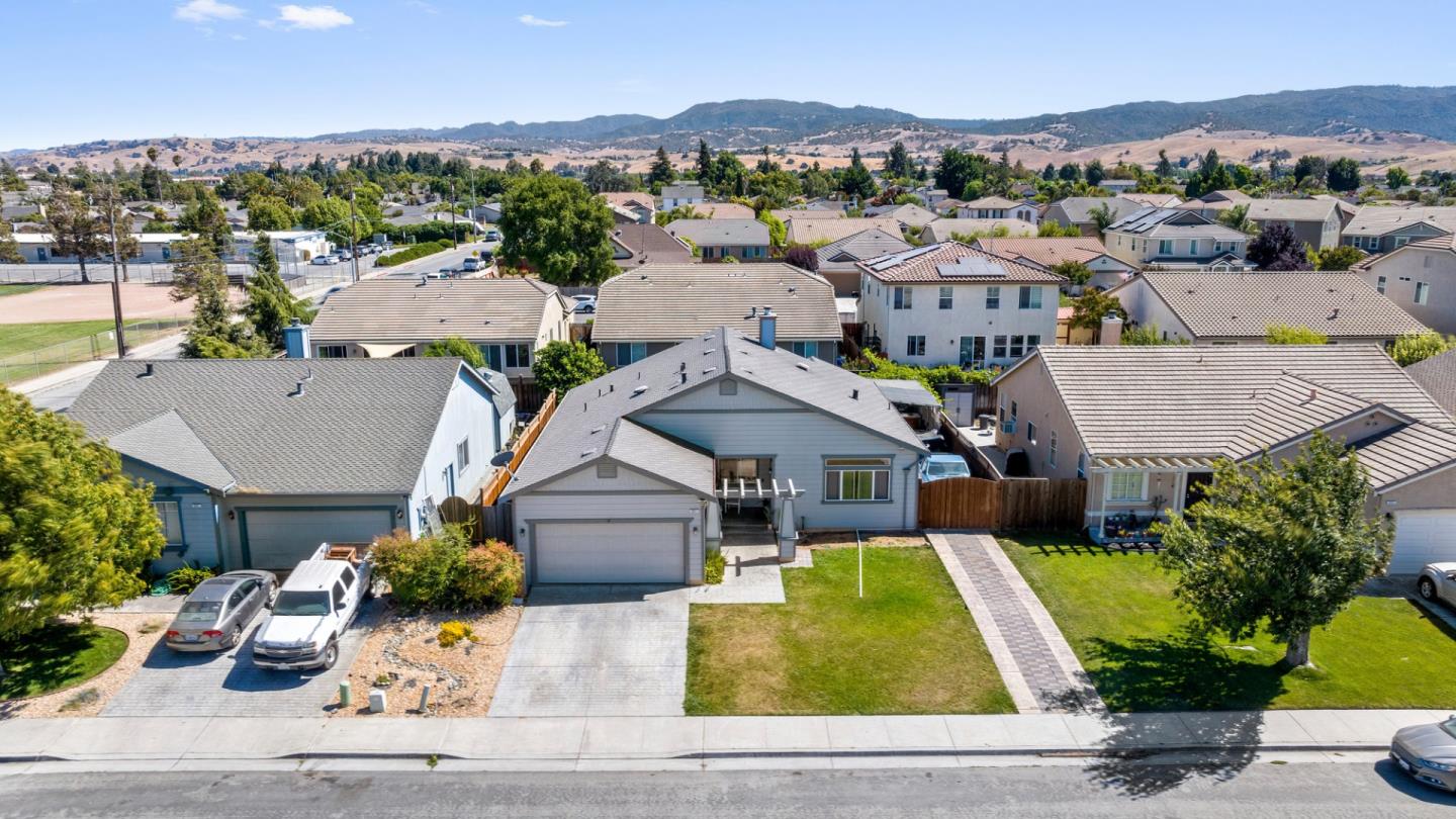 Detail Gallery Image 36 of 41 For 921 Steinbeck Dr, Hollister,  CA 95023 - 4 Beds | 2 Baths