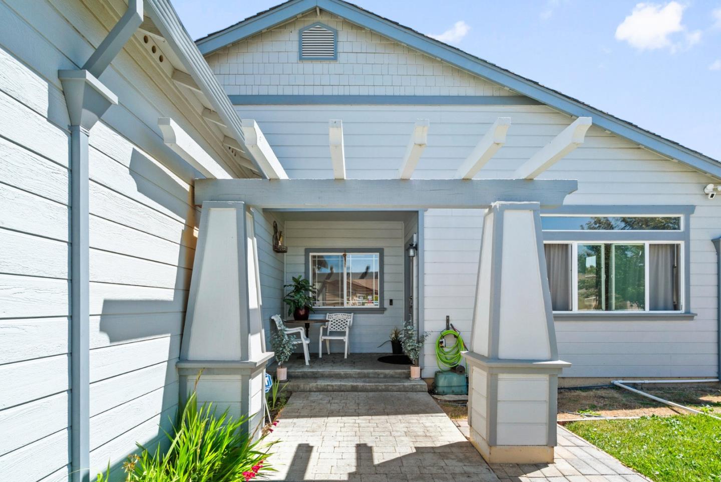 Detail Gallery Image 4 of 41 For 921 Steinbeck Dr, Hollister,  CA 95023 - 4 Beds | 2 Baths