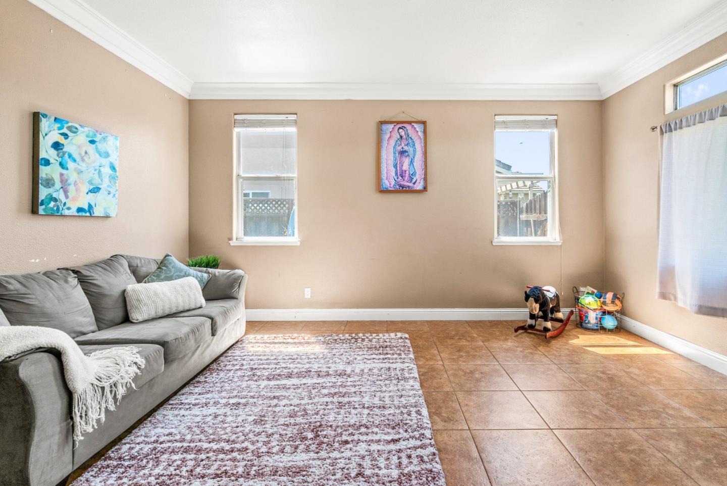 Detail Gallery Image 7 of 41 For 921 Steinbeck Dr, Hollister,  CA 95023 - 4 Beds | 2 Baths