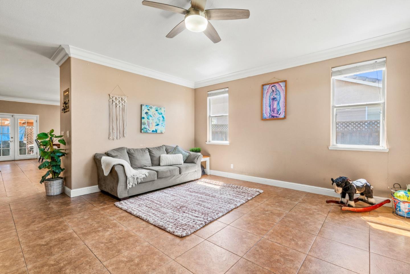 Detail Gallery Image 8 of 41 For 921 Steinbeck Dr, Hollister,  CA 95023 - 4 Beds | 2 Baths