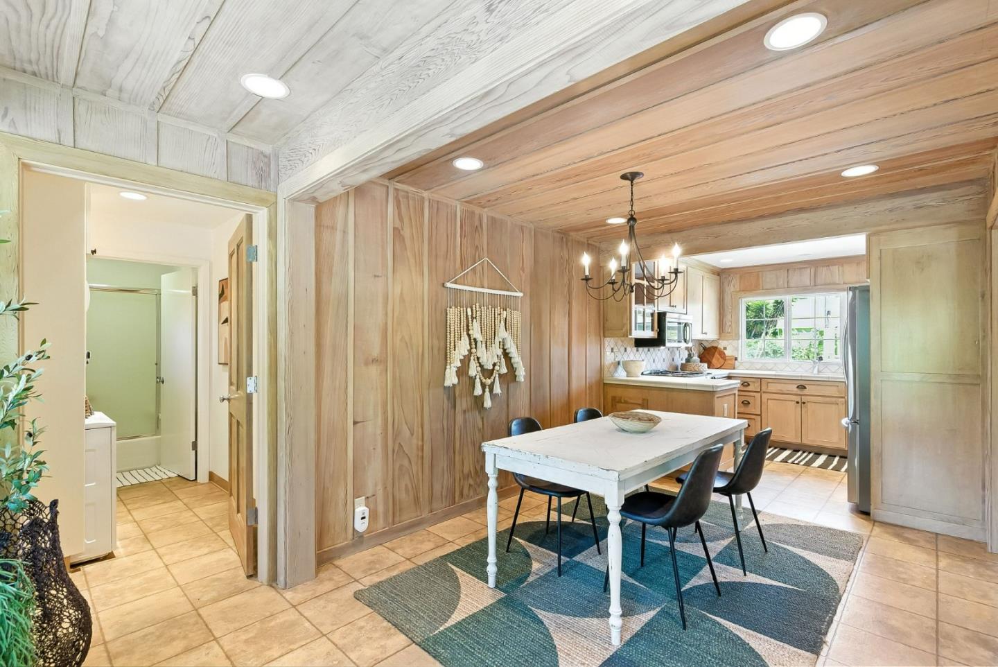 Detail Gallery Image 18 of 34 For 711 Riverview Dr, Capitola,  CA 95010 - 2 Beds | 2 Baths
