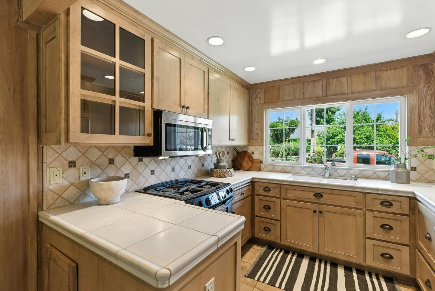 Detail Gallery Image 21 of 34 For 711 Riverview Dr, Capitola,  CA 95010 - 2 Beds | 2 Baths