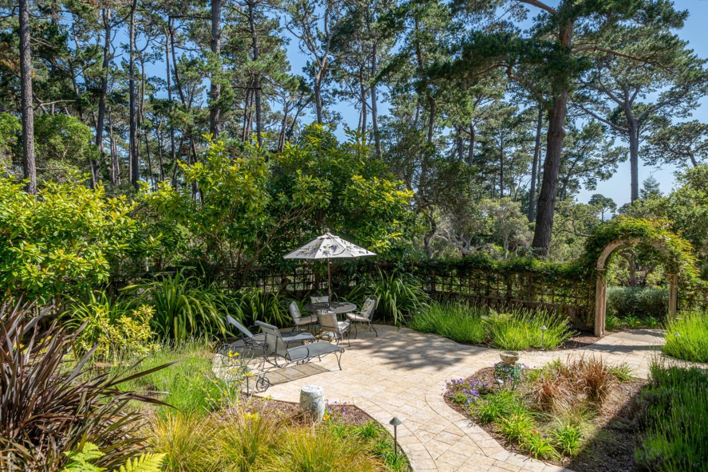 Detail Gallery Image 17 of 23 For 1565 Riata Rd, Pebble Beach,  CA 93953 - 5 Beds | 5/2 Baths
