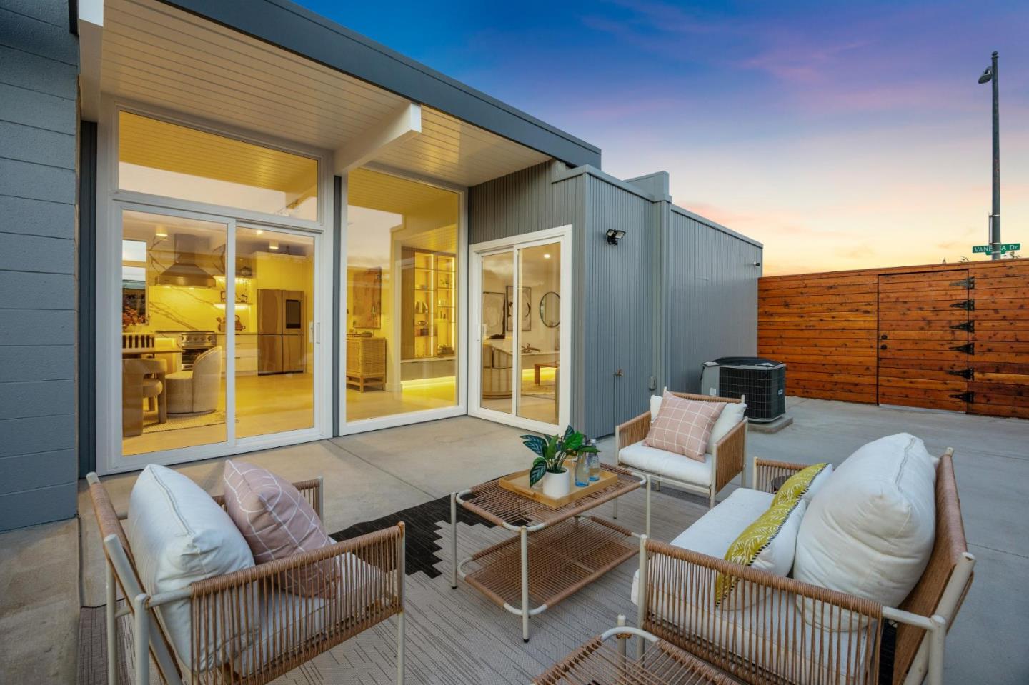 Detail Gallery Image 93 of 109 For 683 Vanessa Dr, San Mateo,  CA 94402 - 3 Beds | 2 Baths