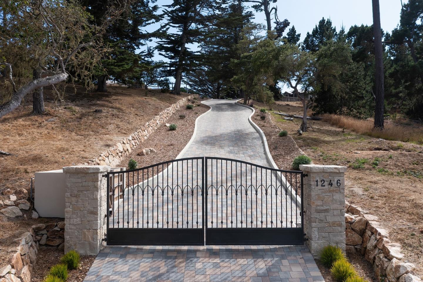 Detail Gallery Image 5 of 52 For 1246 Portola Rd, Pebble Beach,  CA 93953 - 5 Beds | 6/1 Baths