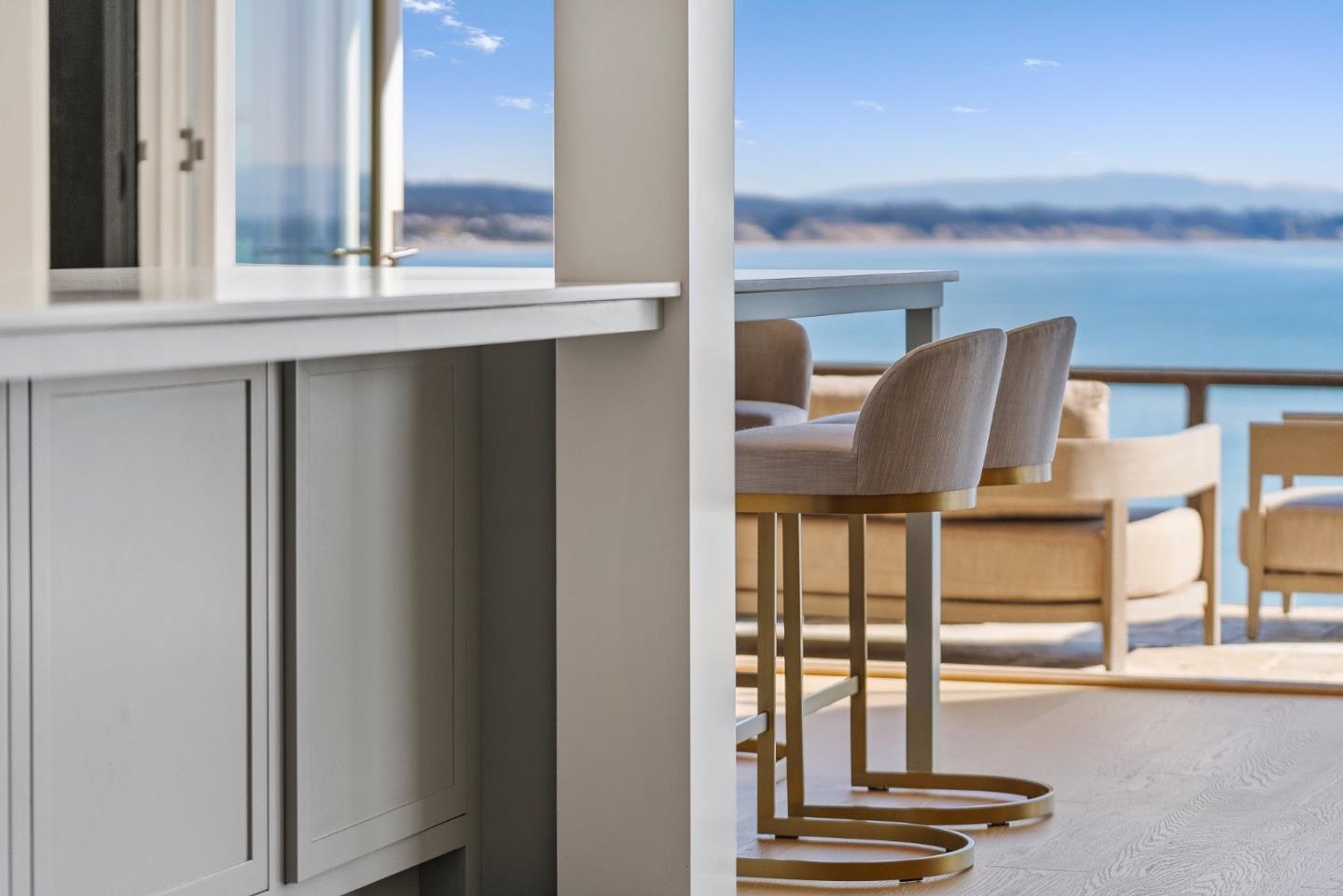 Detail Gallery Image 10 of 81 For 108 Grove Ln, Capitola,  CA 95010 - 4 Beds | 4/1 Baths