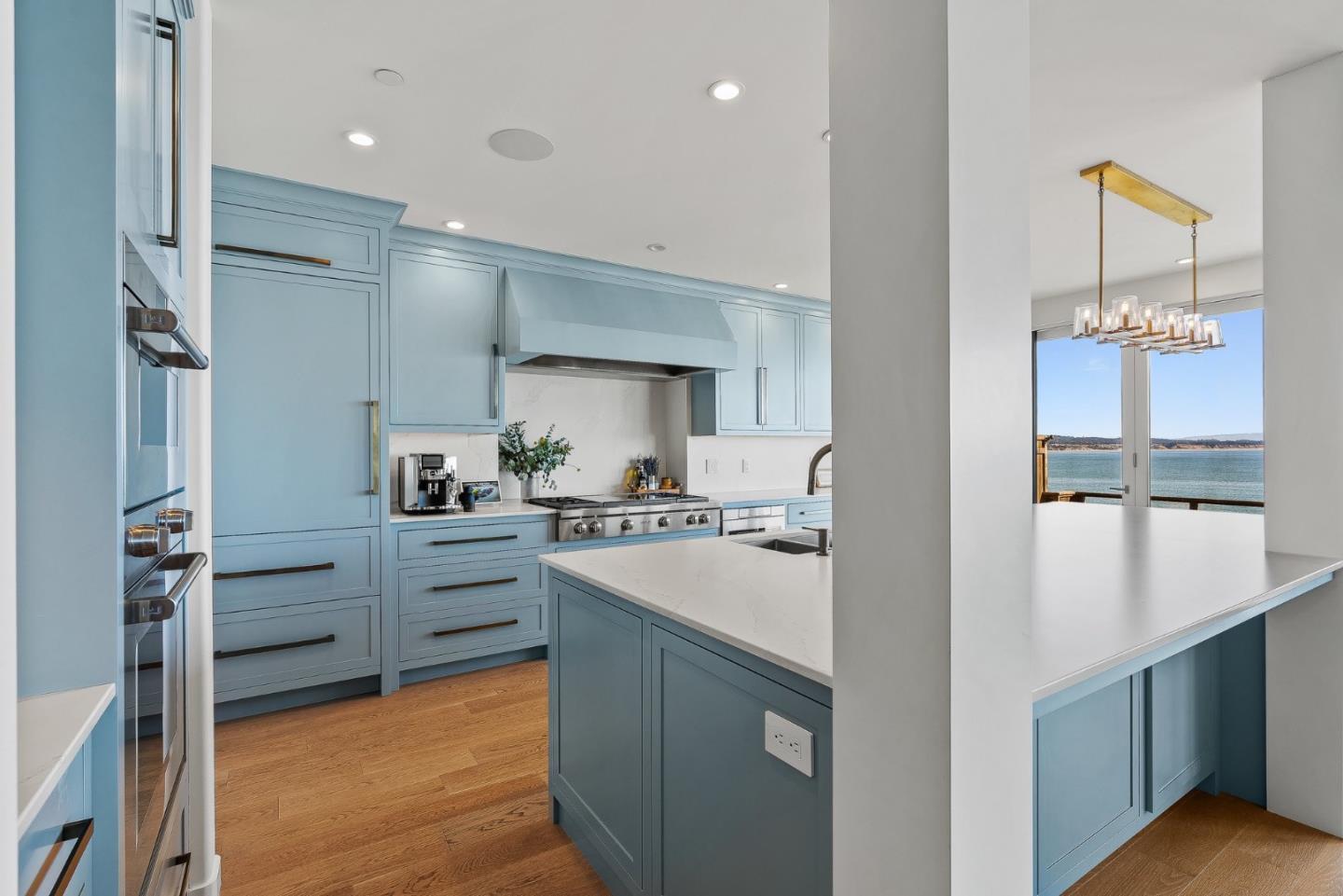 Detail Gallery Image 11 of 81 For 108 Grove Ln, Capitola,  CA 95010 - 4 Beds | 4/1 Baths